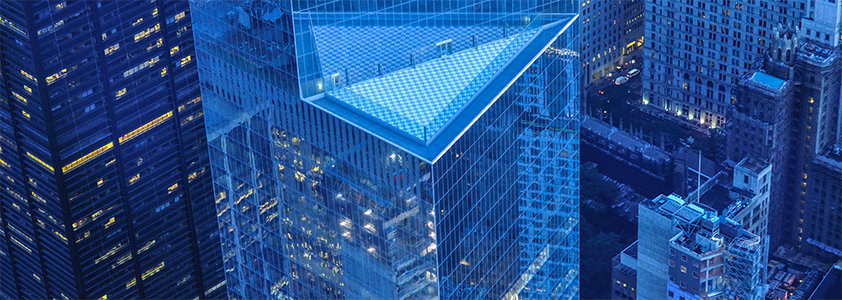 edificio futuristico con luce blu